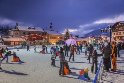 Families ice-skating on the rink in Megeve at night - Snow-wise - Our complete guide to Megève, France - Megève for non-skiers