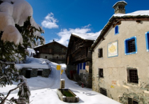 Exterior of the cozy, romantic on-mountain luxury Hotellerie de Mascognaz in  Champoluc, Italy - Snow-wise - Best ski hotels for alpine charm