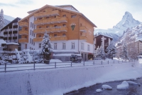 Exterior of the 3-star superior Hotel Perren in Zermatt, Switzerland, with its central location, Matterhorn views and spa facilities