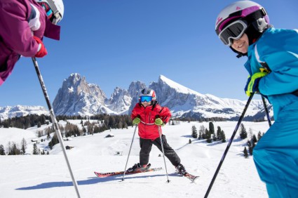 Ski helmets are compulsory for all ages of skier and boarder on the ski slopes in Italy from 1 November 2025