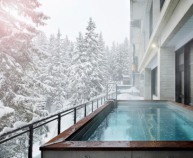 Outdoor swimming pool with mountain views in the modern urban chic, ski-in/ski-out 3-star hotel Le Totem (formerly known as the “Terminal Neige”) in Flaine, France